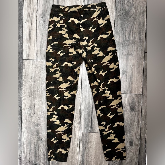 Fashion Nova Size MEDIUM Camo Pattern Pants, Zippers, Metallic Detailing - Picture 5 of 8